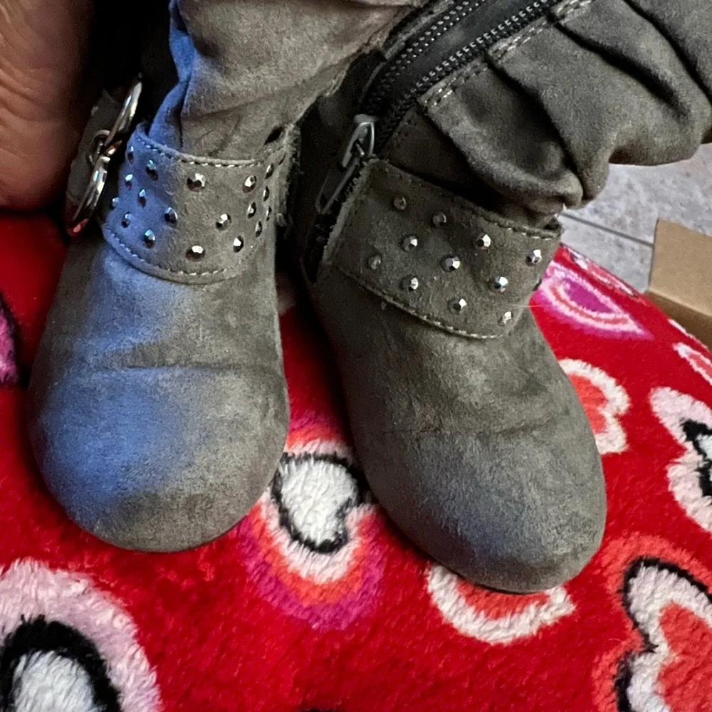 Boots size 6